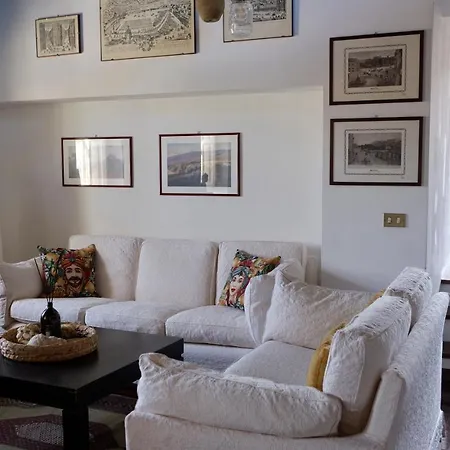 Appartamento Attico Con Terrazza Sul Porto Palermo